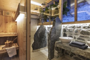 Badezimmer mit Sauna im Bauernhaus